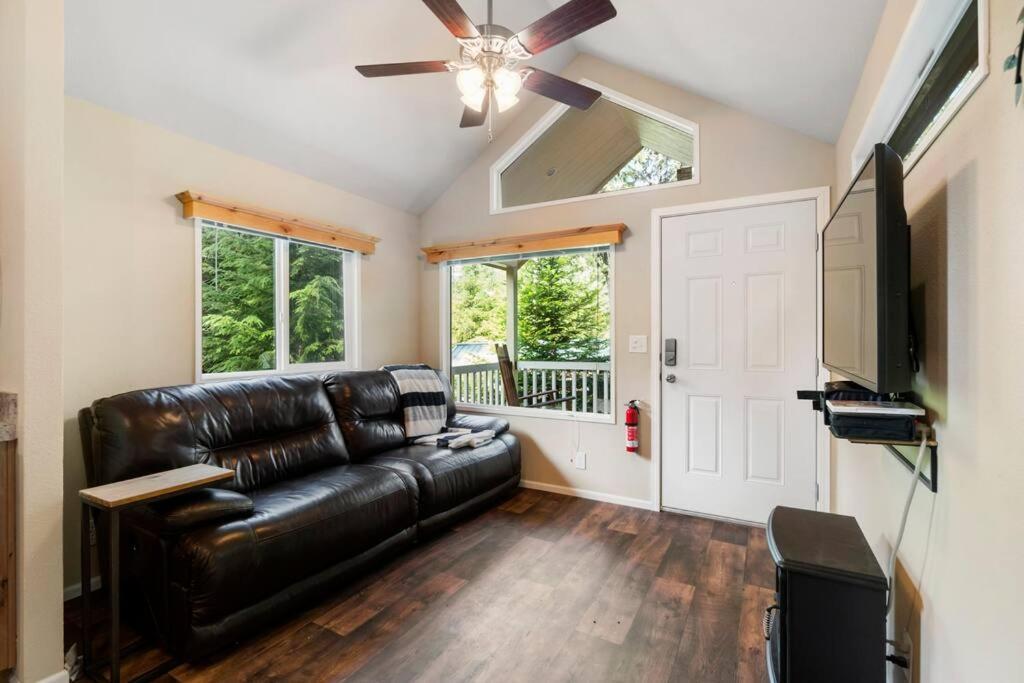 New Tiny Home Steps Away From Mt. Rainier แอชฟอร์ด ภายนอก รูปภาพ