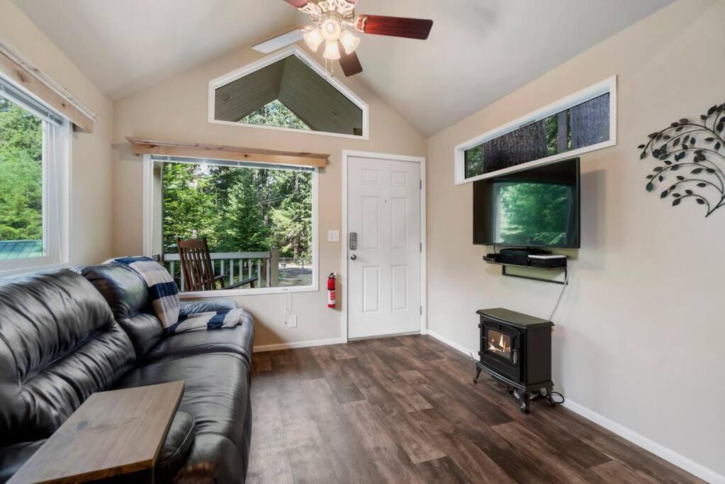New Tiny Home Steps Away From Mt. Rainier แอชฟอร์ด ภายนอก รูปภาพ